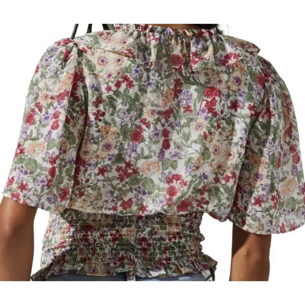 ASTR The Label Top L Ivory Coral Floral V-Neck Flutter Sleeve Fairycore Pastels - Picture 2 of 8